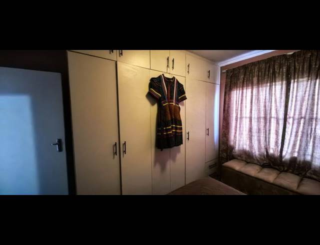 4 BEDROOM HOUSE FOR SALE IN OLIEVENHOUTBOSCH